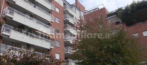 2 bedrooms Apartment in Milan, Italy No. 319982 4