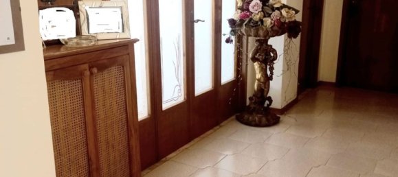 8 rooms Apartment in Piombino, Italy No. 70388 4