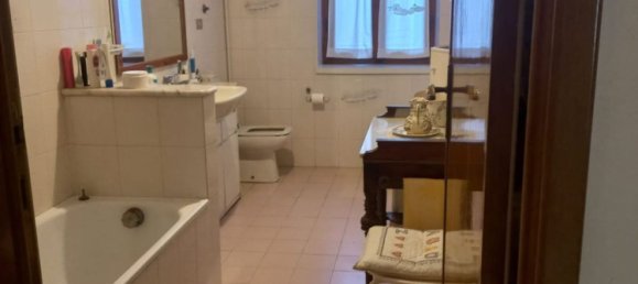 8 rooms Apartment in Piombino, Italy No. 70388 2