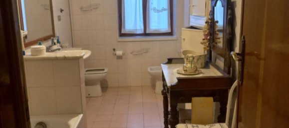 8 rooms Apartment in Piombino, Italy No. 70388 3