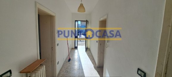 6 rooms House in Teramo, Italy No. 95683 5