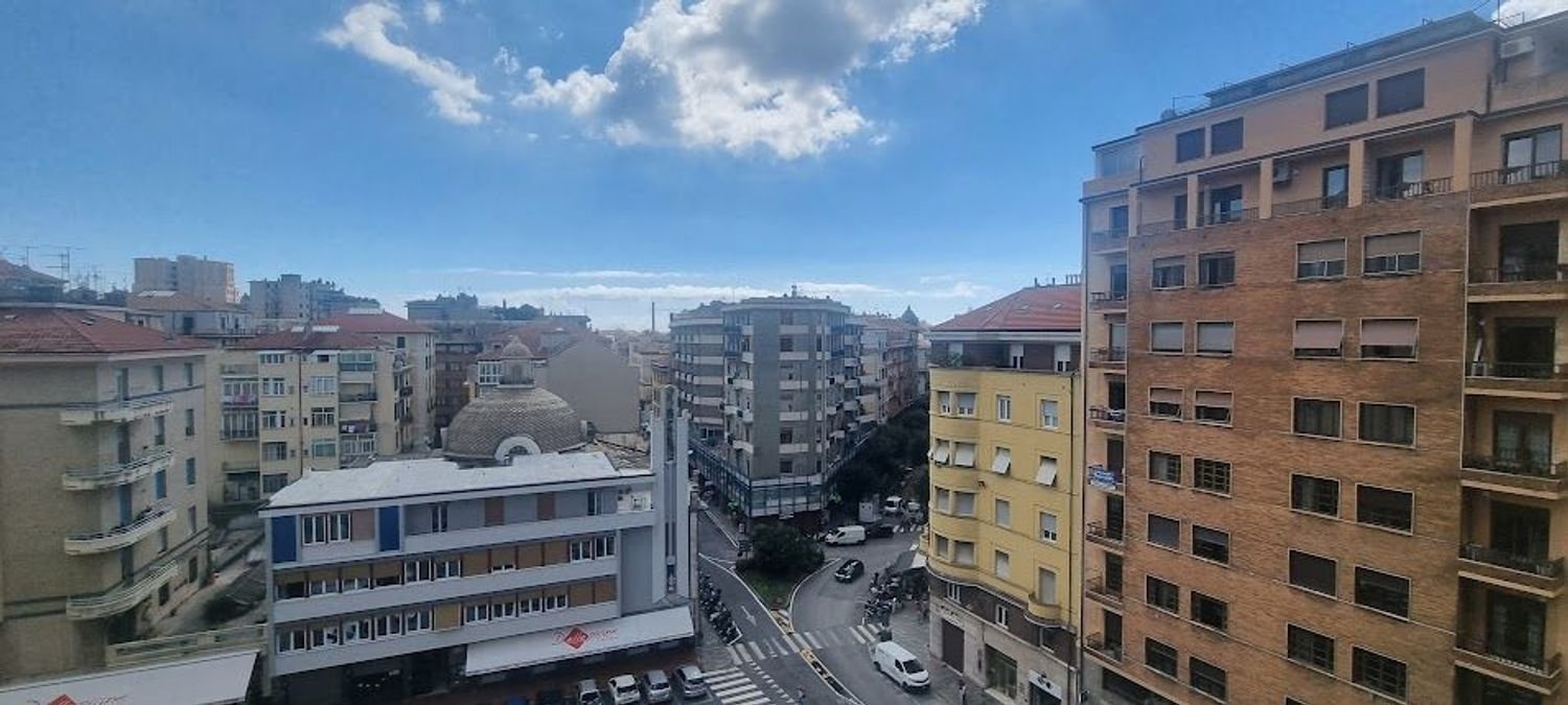 Квартира с 6 спальнями в Савона, Италия № 337656