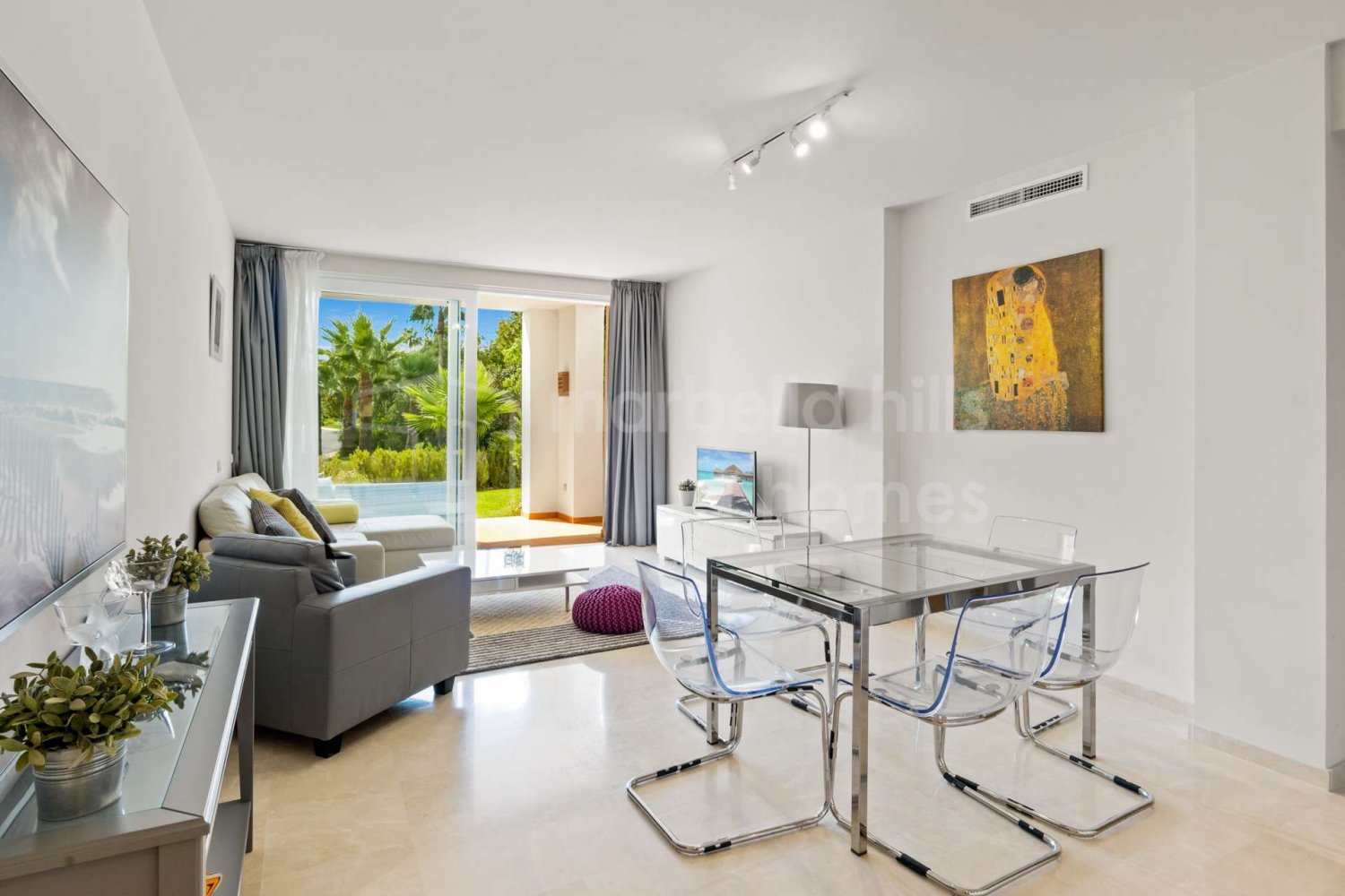 Apartamento de 2 dormitorios en Estepona, Spain No. 57326