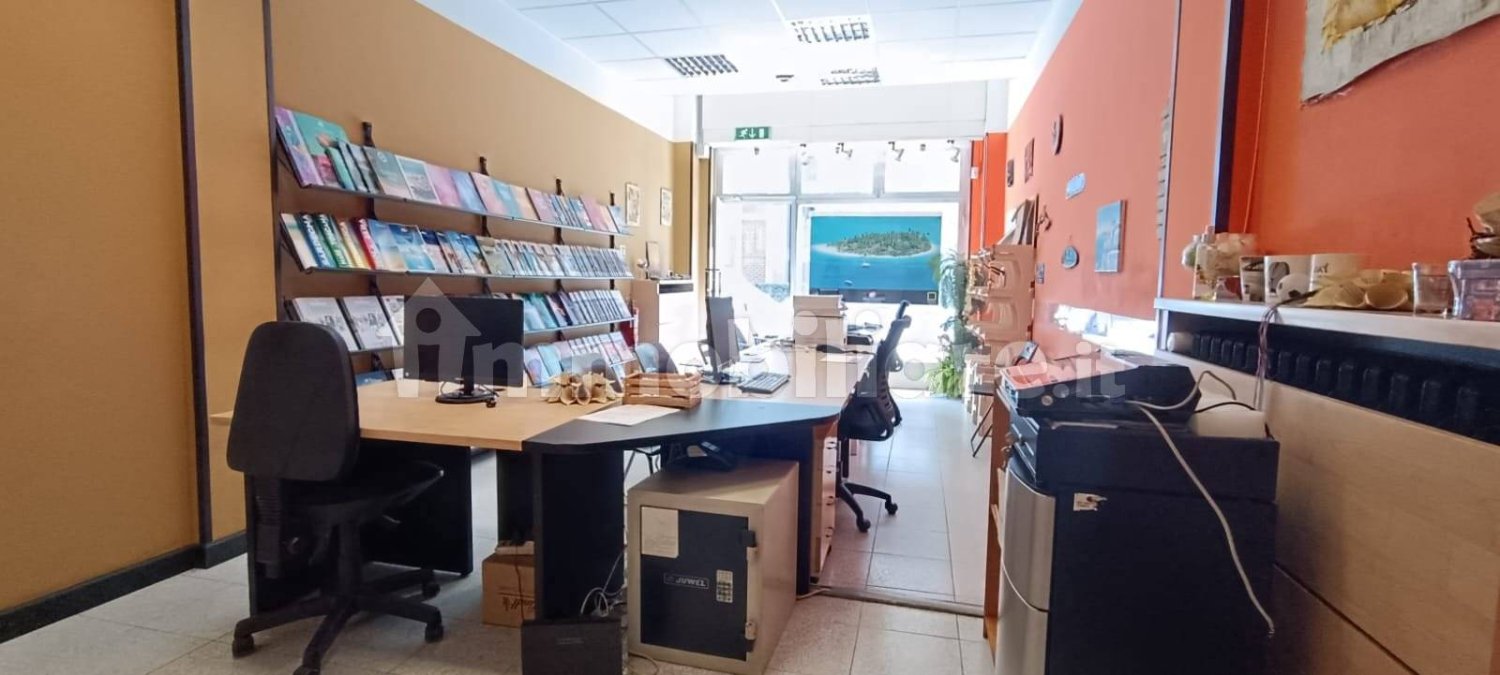 1 room Commercial property in Milan, Italy No. 327553