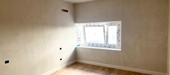 3 rooms Apartment in Florence, Italy No. 37201 6