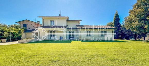 13 rooms Villa in Camaiore, Italy No. 168218 4