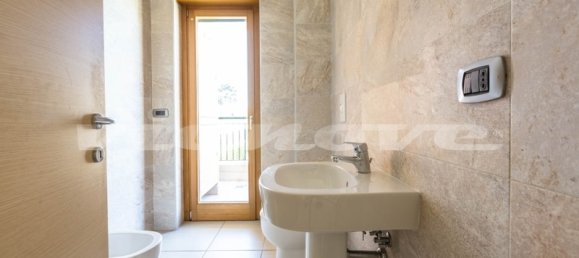 2 rooms Apartment in Rome, Italy No. 12273 28