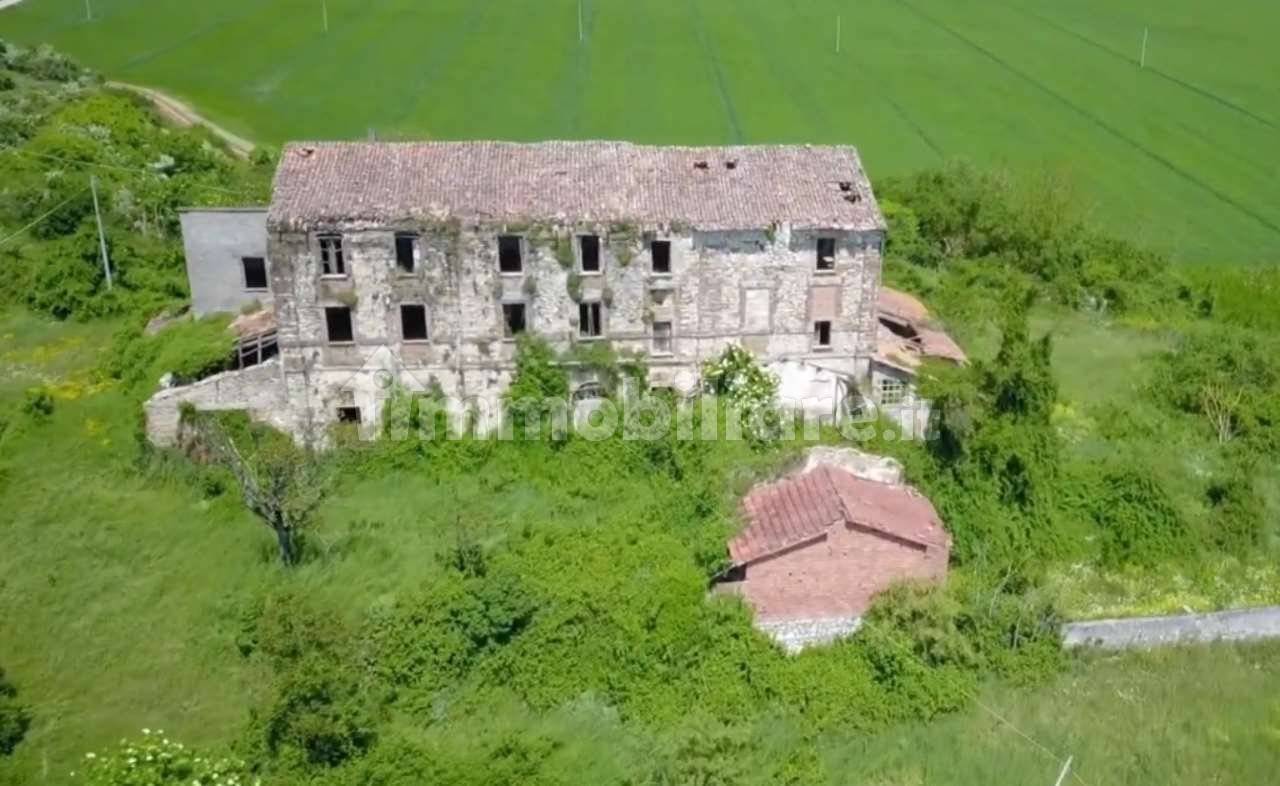 5 rooms Commercial property in Rieti, Italy No. 296342