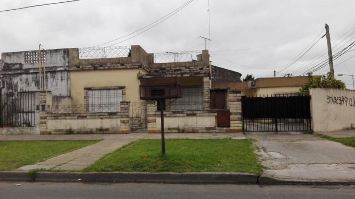 4 bedrooms House in General San Martin, Argentina No. 53659