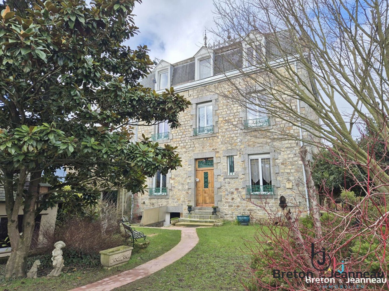 5 bedrooms House in Orne, France No. 355023