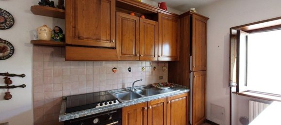 Квартира с 3 комнатами в Ареццо, Италия № 201416 14