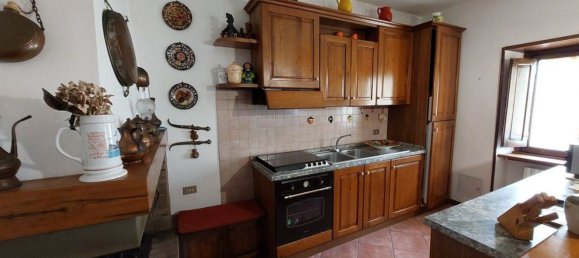 Квартира с 3 комнатами в Ареццо, Италия № 201416 2