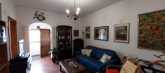 Квартира с 3 комнатами в Ареццо, Италия № 201416 10