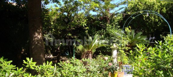 3 bedrooms Villa in Bari, Italy No. 334438 2