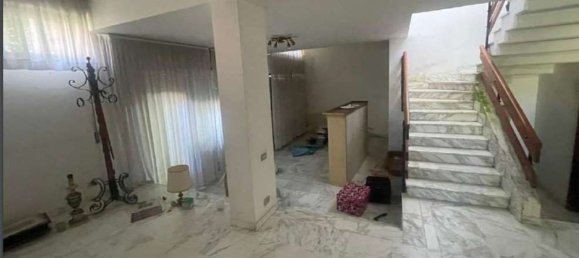 9-Zimmer Wohnung in Carrara, Italy, Nr. 45718 5