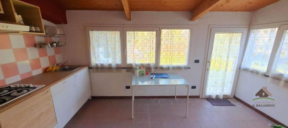 Дом с 5 комнатами в Лукка, Италия № 111581 6