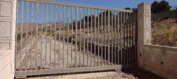 176m² Commercial property in Agrigento, Italy No. 274411 3