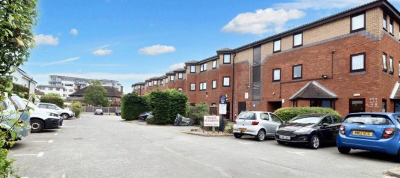 1 bedroom House in Romford, United Kingdom No. 4830 8