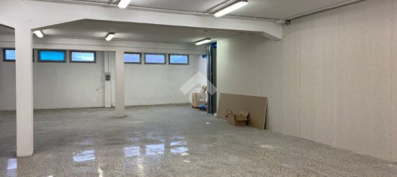 Armazém de 3 divisões em Tezze sul Brenta, Italy N.º 60725 3