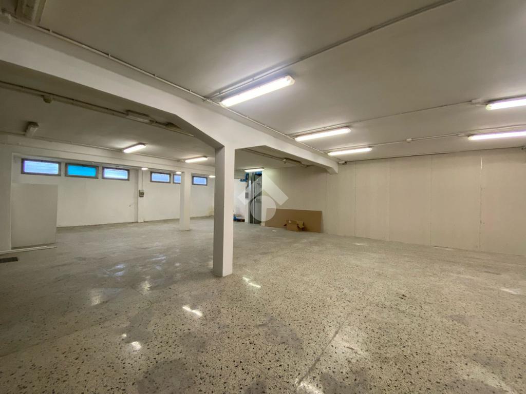 Armazém de 3 divisões em Tezze sul Brenta, Italy N.º 60725