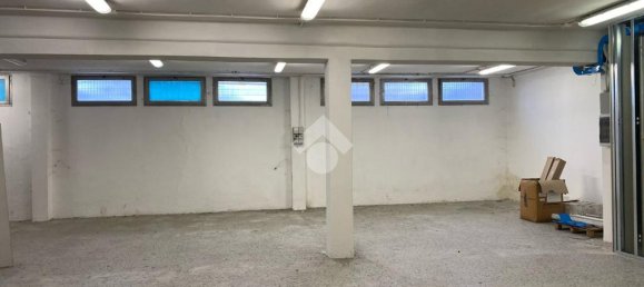 Armazém de 3 divisões em Tezze sul Brenta, Italy N.º 60725 4