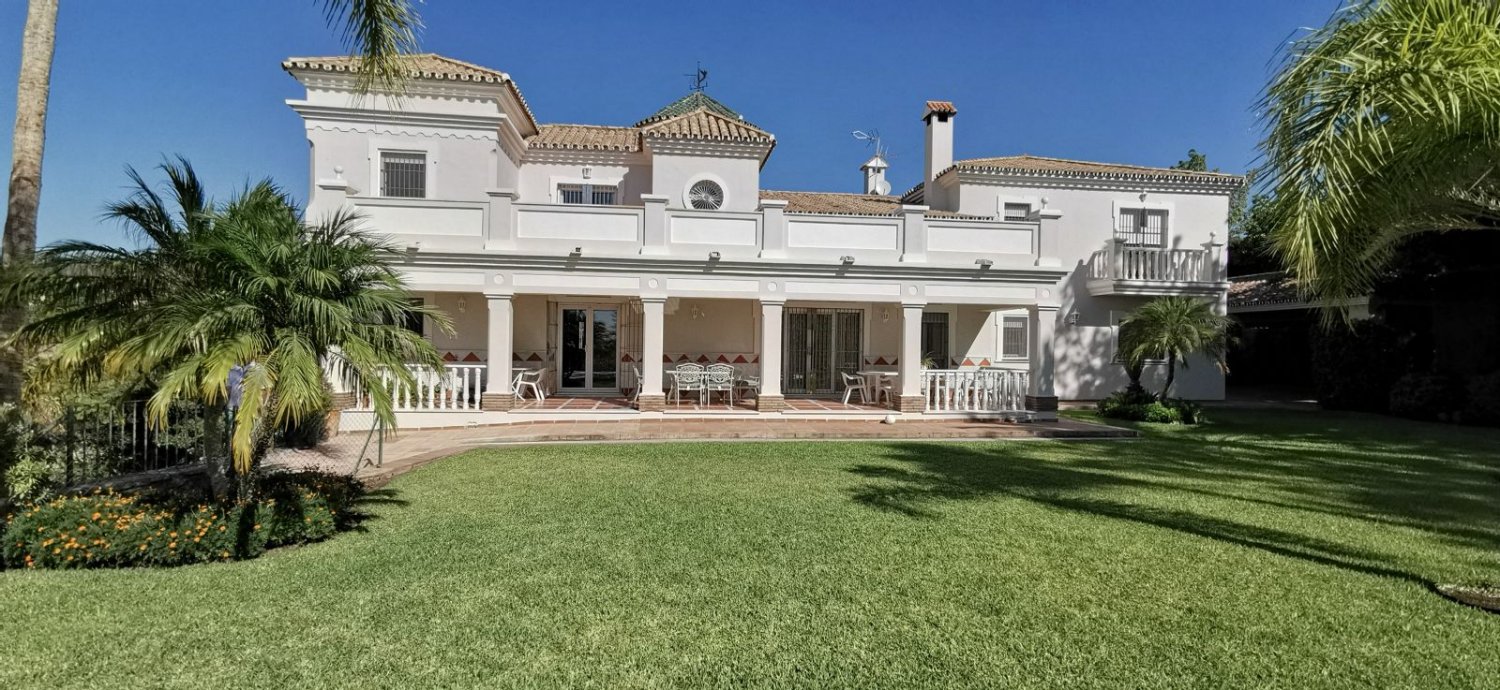 Villa T5 em Estepona, Spain N.º 136500