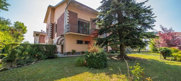 5 rooms Villa in Soragna, Italy No. 131839 16