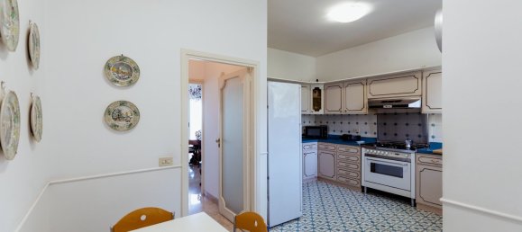4 Schlafzimmer Wohnung in Naples, Italy, Nr. 376748 9