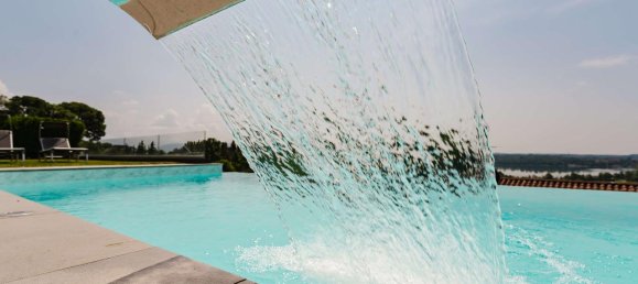 9 rooms Villa in Erba, Italy No. 123317 2