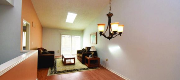 2 bedrooms House in Hamilton, Canada No. 888 7