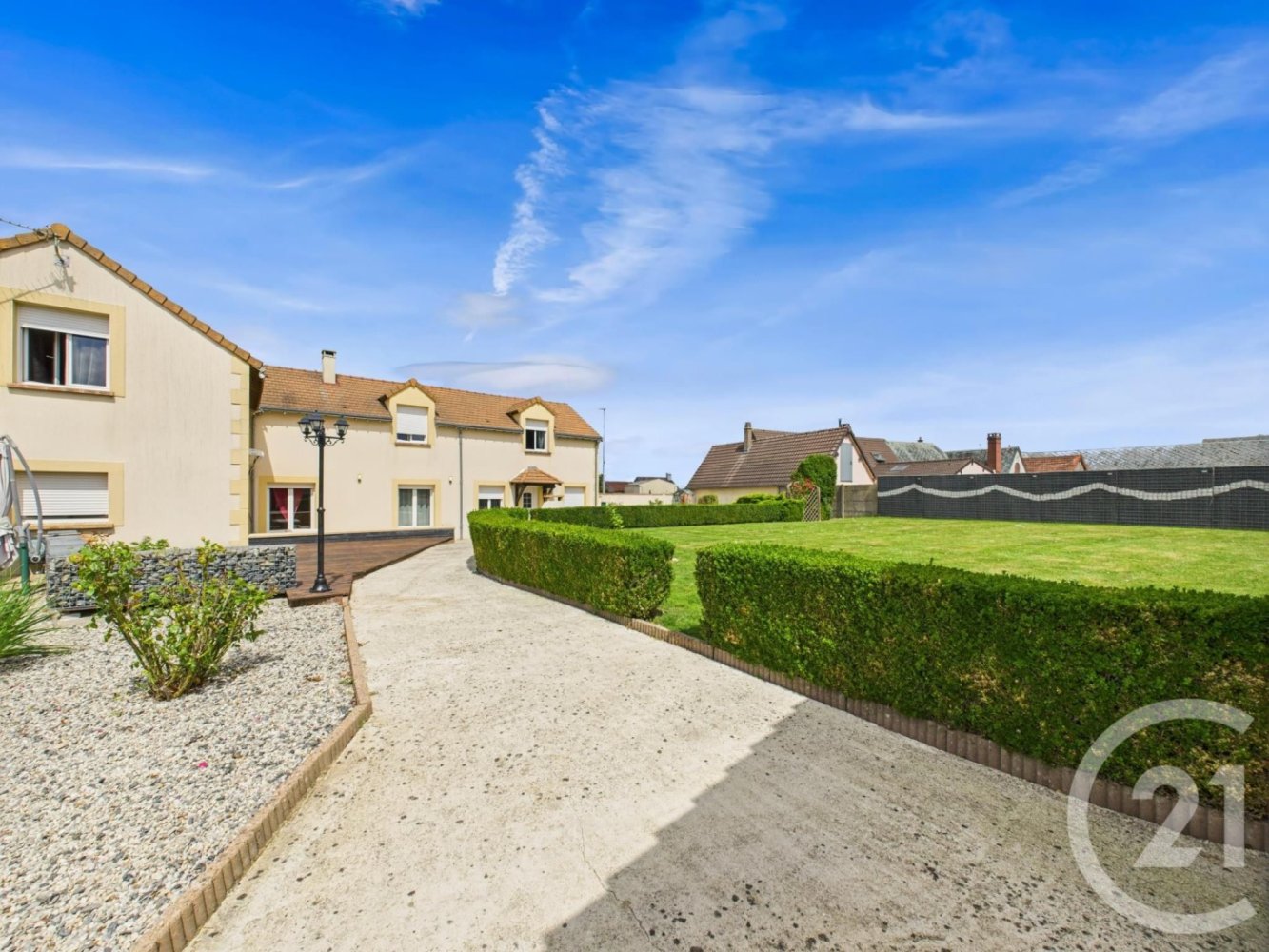 5 bedrooms House in Chartres, France No. 293098