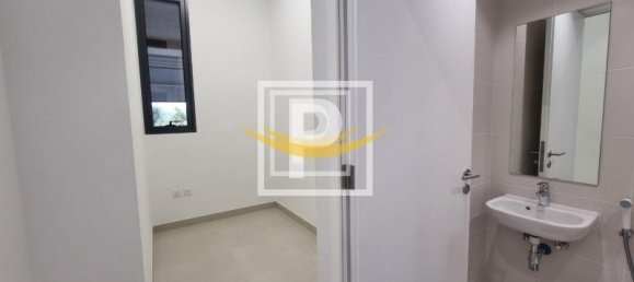 5 bedrooms Villa in Tilal City, UAE No. 10435 35