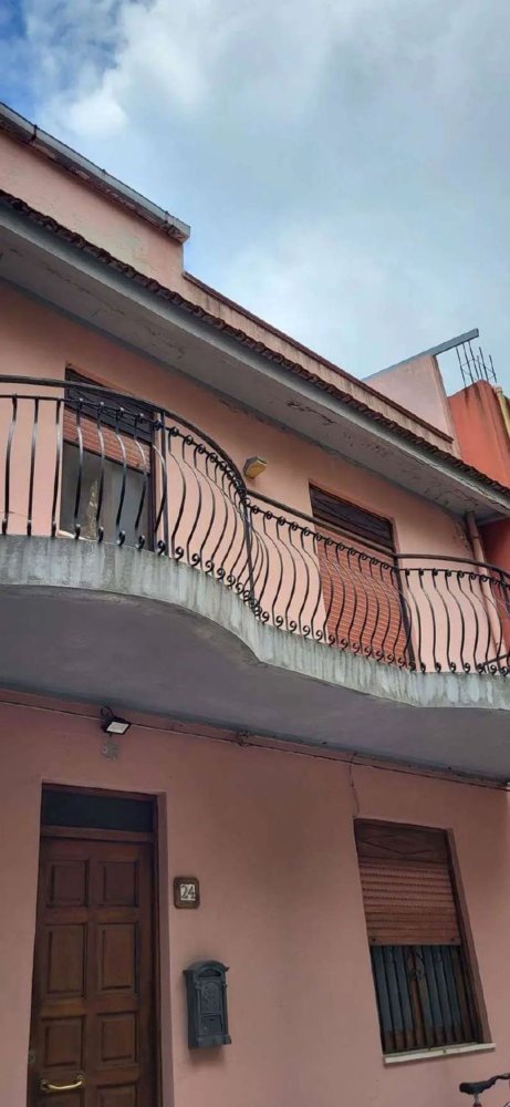 7 rooms House in Castroreale, Italy No. 38223