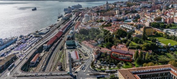 264m² Building in Lisbon, Portugal No. 126071 3