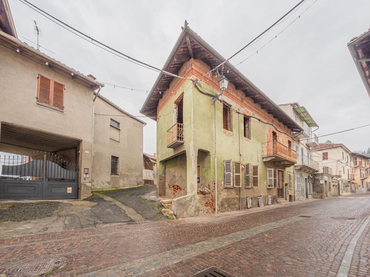 5 rooms House in Cinaglio, Italy No. 102799