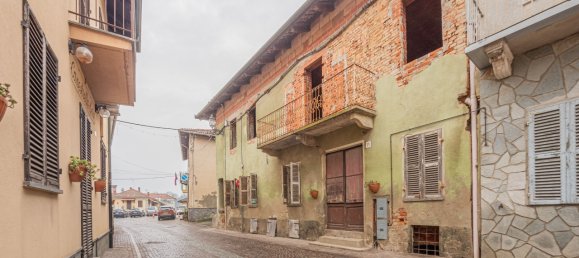 5 rooms House in Cinaglio, Italy No. 102799 2
