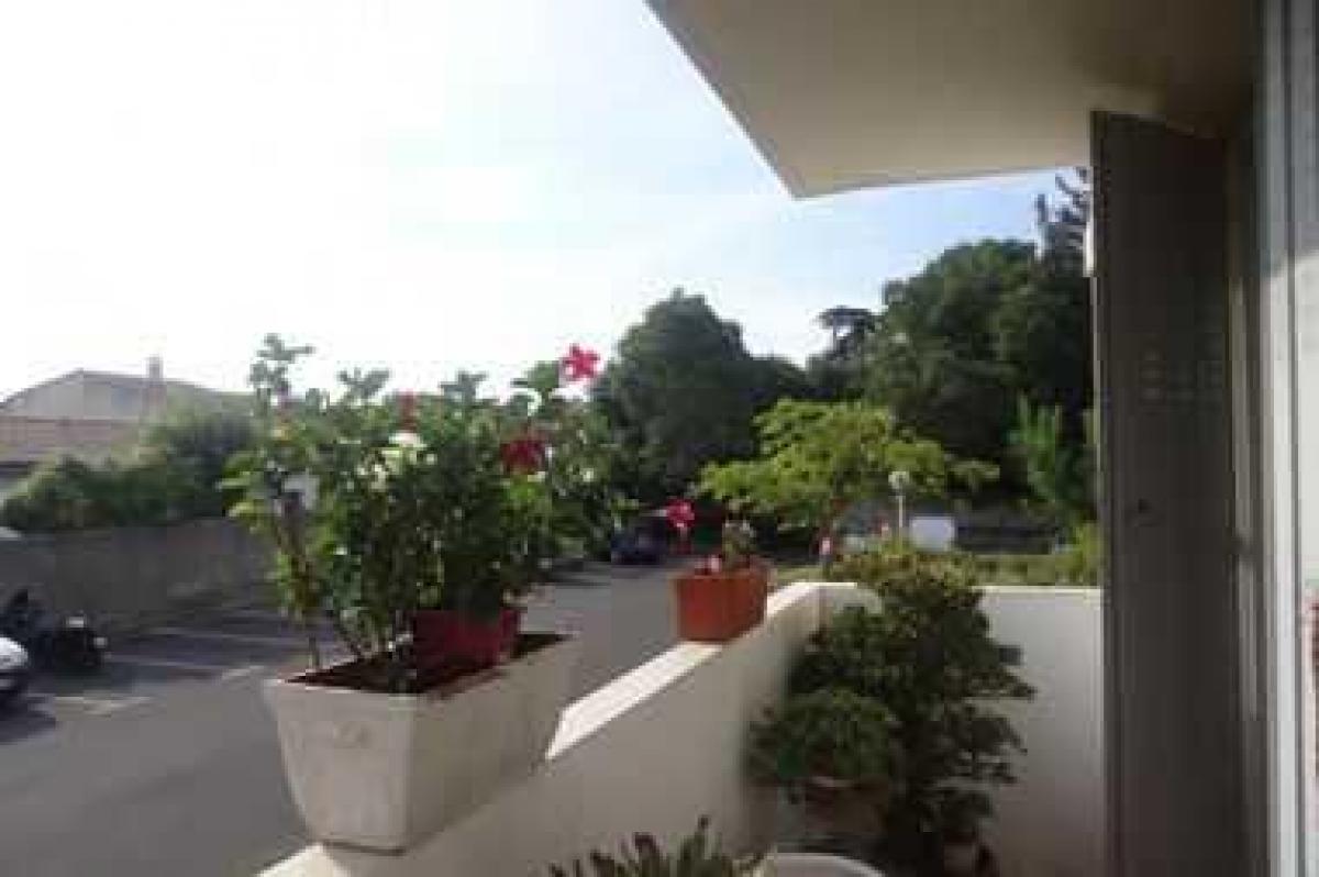 2 bedrooms Condo in Marseille, France No. 13304