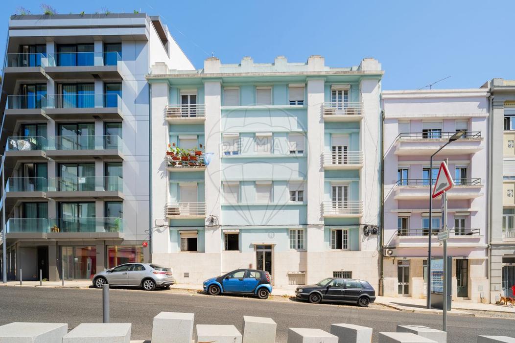 4 bedrooms Apartment in Lisbon, Portugal No. 266326