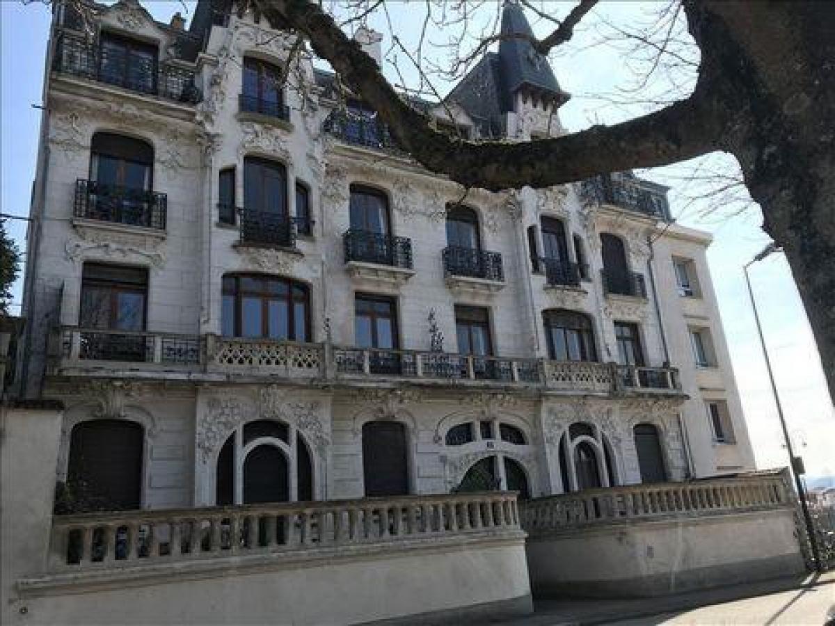 4 bedrooms Condo in Sens, France No. 16019