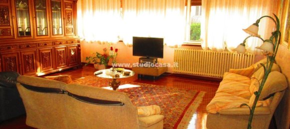 6 rooms Apartment in Lovere, Italy No. 133726 6