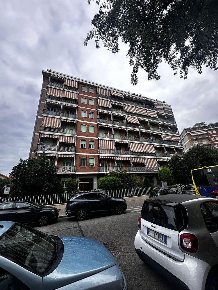 3 bedrooms Apartment in Turin, Italy No. 382636