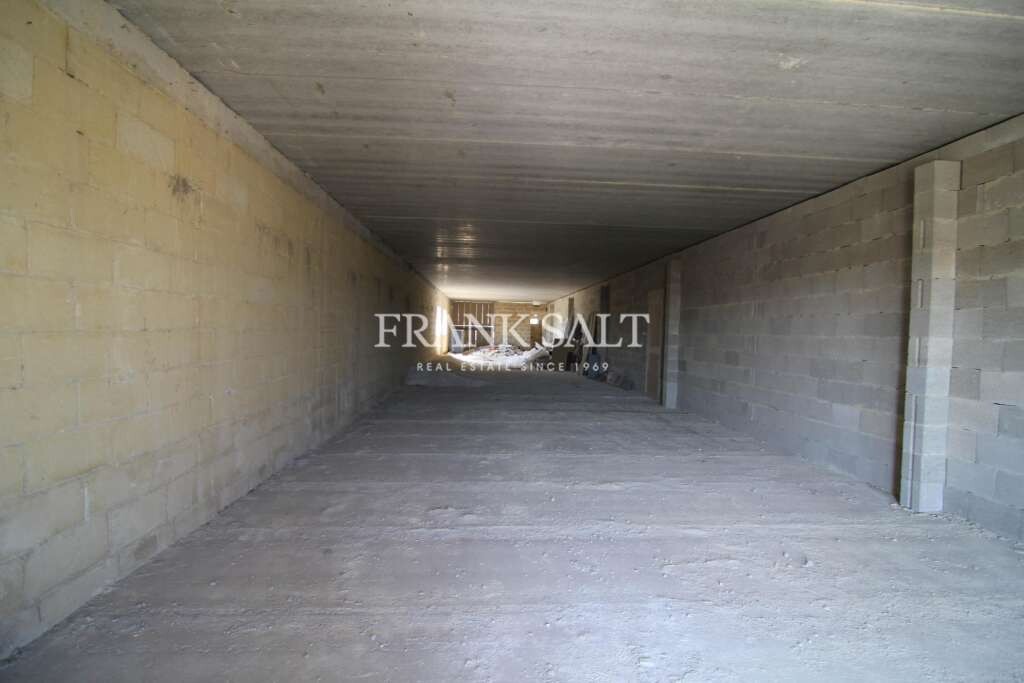 285m² Office in Paola, Malta No. 12619