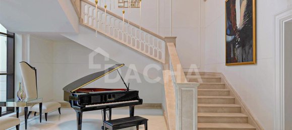 7 bedrooms Villa in Dubai, UAE No. 28041 2