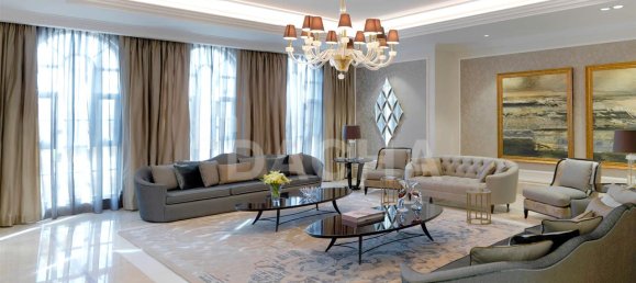 7 bedrooms Villa in Dubai, UAE No. 28041 6