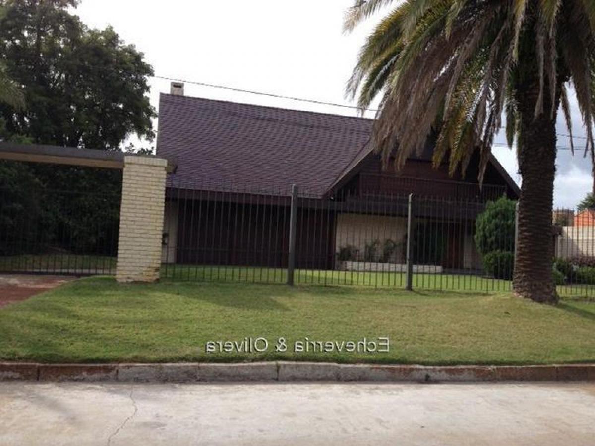 5 bedrooms House in Montevideo, Uruguay No. 725