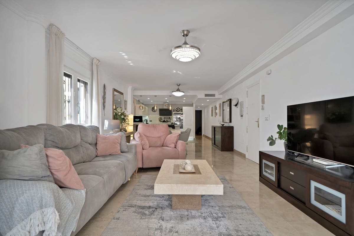 2 bedrooms Apartment in Benahavis, Spain No. 184260