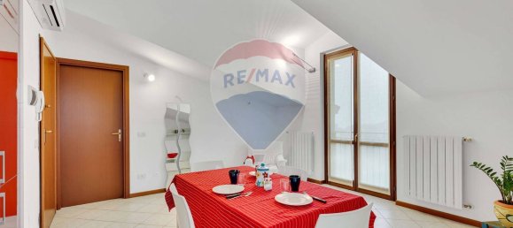 3 bedrooms Penthouse in Carpiano, Italy No. 357992 4