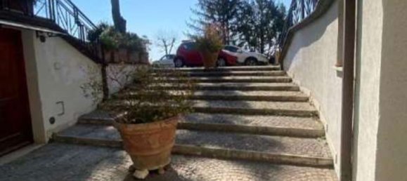 10 rooms Apartment in Velletri, Italy No. 30918 6