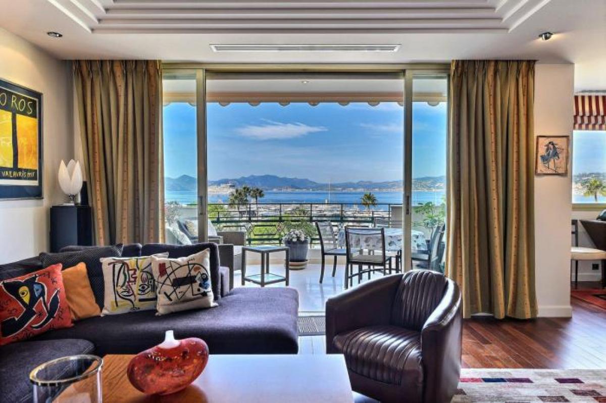3 bedrooms Apartment in Cannes, France No. 2846