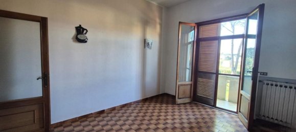 4 rooms Apartment in Santa Croce sull'Arno, Italy No. 91007 2